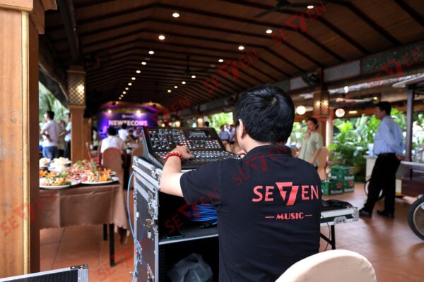 set up âm thanh tại sự kiện của seven music