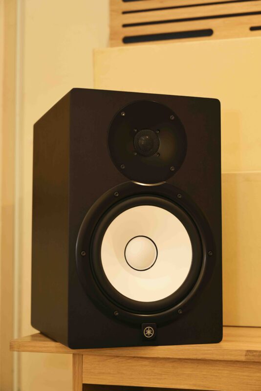 Phòng Sản Xuất Âm Nhạc - Trái Tim Của Hệ Sinh Thái