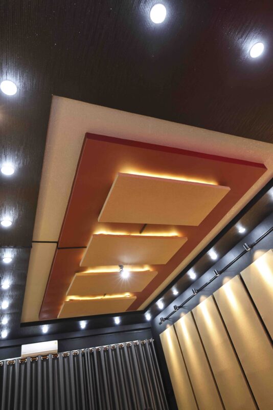 Phòng Quay Hình - Trung Tâm Sản Xuất Video Âm Nhạc