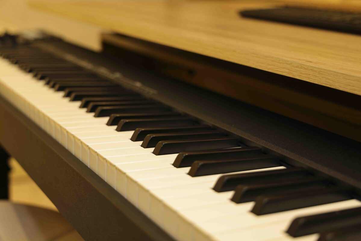 Phòng Sản Xuất Âm Nhạc - Trái Tim Của Hệ Sinh Thái