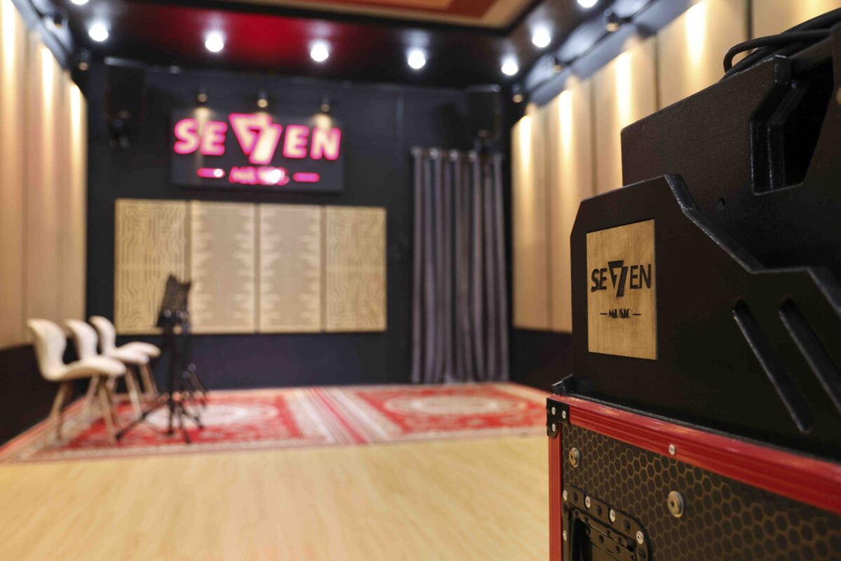 Phòng Quay Hình - Trung Tâm Sản Xuất Video Âm Nhạc